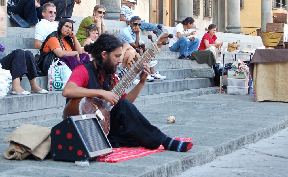 Sitar player at the fair sitar-player.jpg