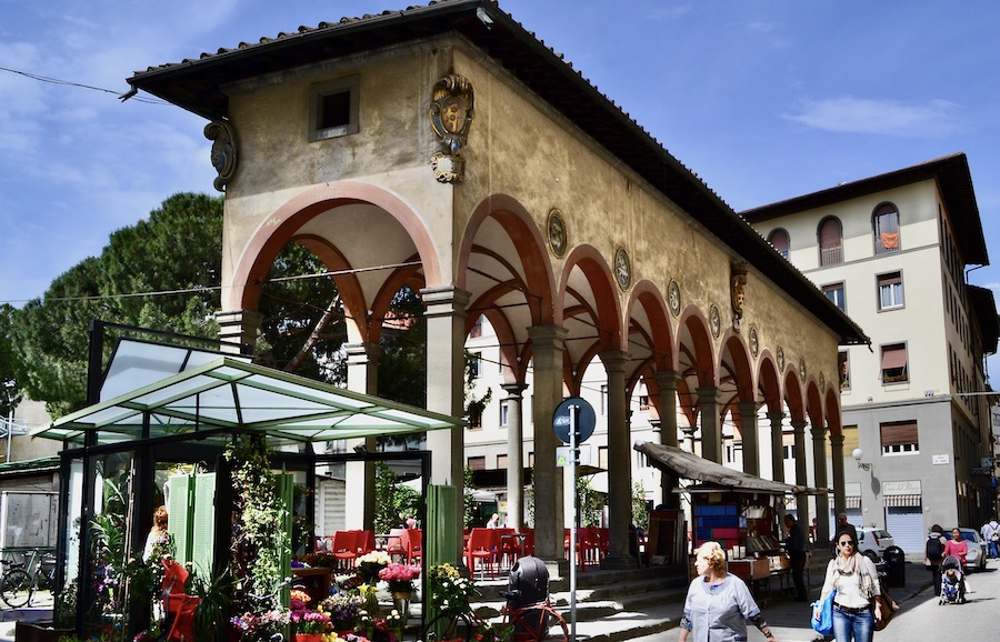The Loggia del Pesce, by Giorgio Vasari, at the north end of Piazza dei Ciompi, before restoration loggia-del-pesce-piazza-dei-ciompi.jpg