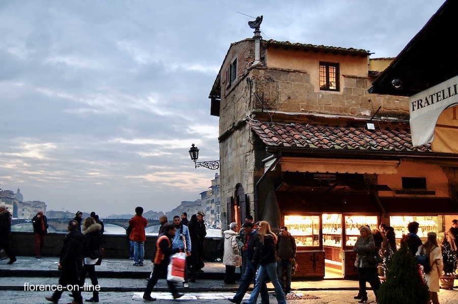 description shopping-at-dusk-ponte-vecchio.JPG