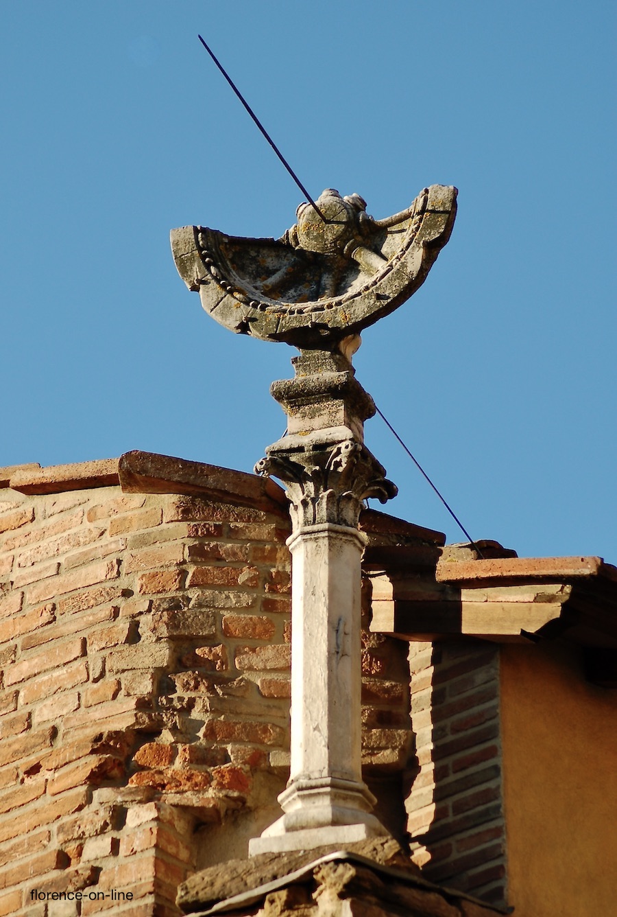 The sundial on the Ponte Vecchio sundial-ponte-vecchio.JPG